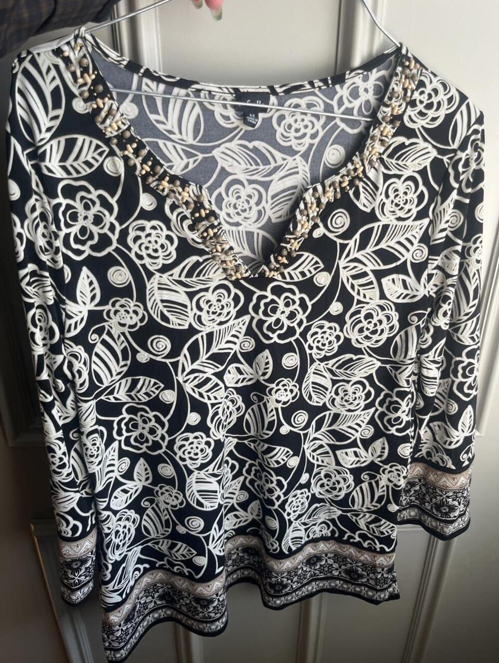 Rafaella Black & White Floral Beaded V-Neck Top Size M